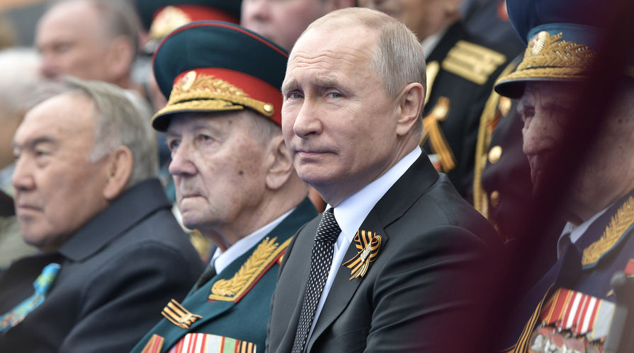 Президент России Владимир Путин во время военного парада Победы на Красной площади, 9 мая 2019 года