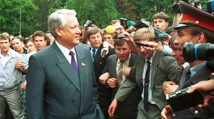 Борис Ельцин на избирательном участке, 12 июня 1991 года