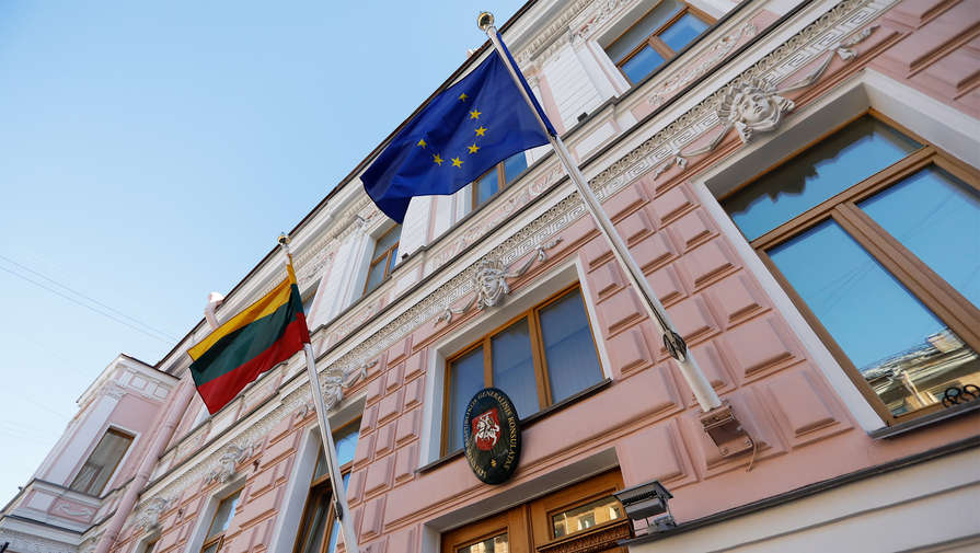 Литва отзывает посла из Москвы и закрывает консульство в Петербурге