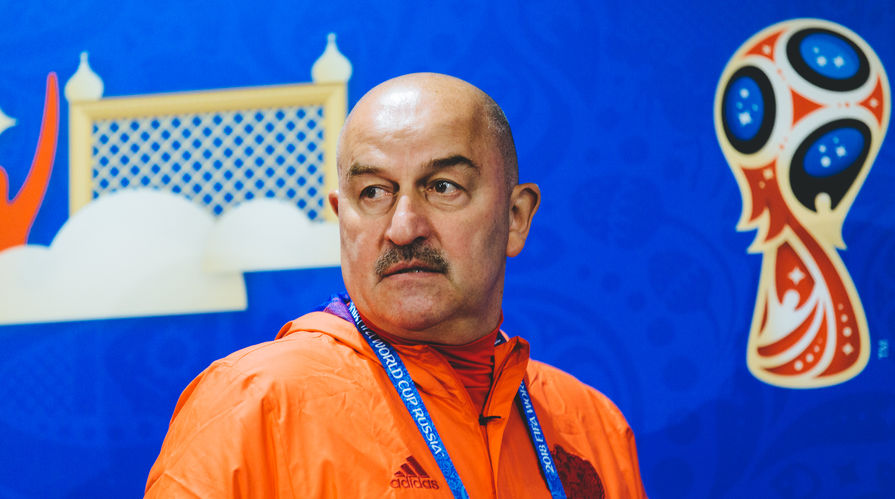 Главный тренер сборной России Станислав Черчесов