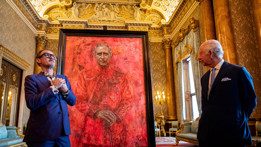 Король Великобритании Карл III показал свой первый официальный портрет