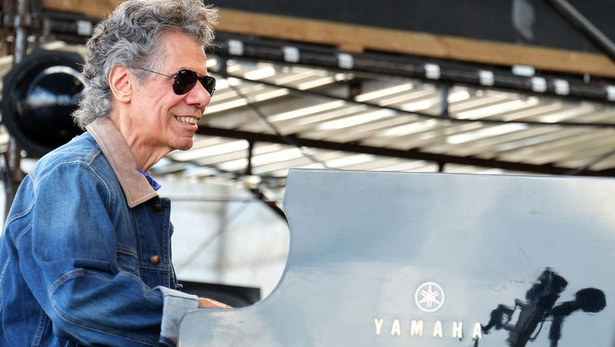  Чик Кориа во время выступления на Newport Jazz Festival, 2013 год 