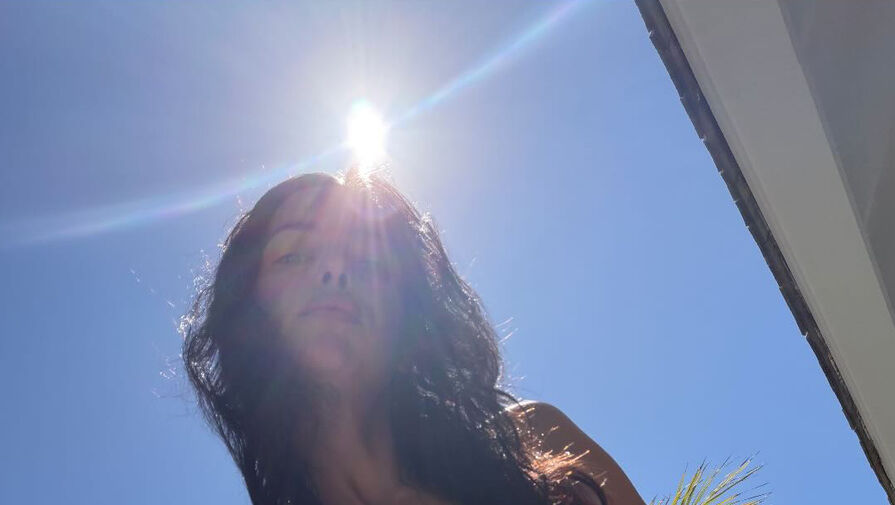 Супермодель Ирина Шейк снялась в купальнике на отдыхе