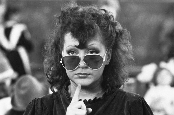 Алла Пугачева в роли певицы в художественном фильме «Сезон чудес». Одесская киностудия...