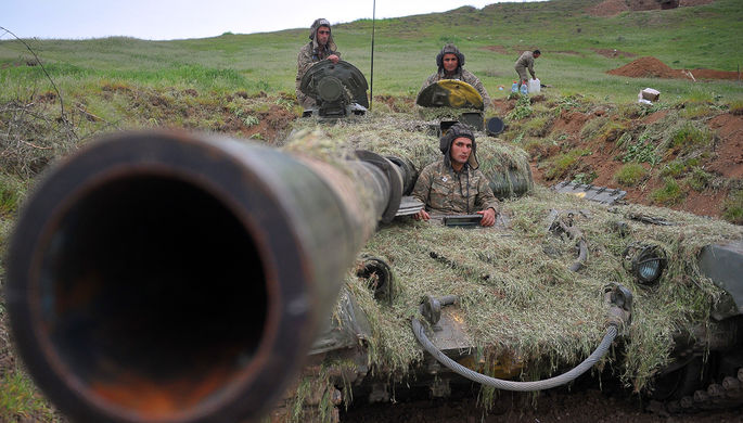 Военнослужащие армии обороны Нагорного Карабаха на первой линии обороны, 2016 год