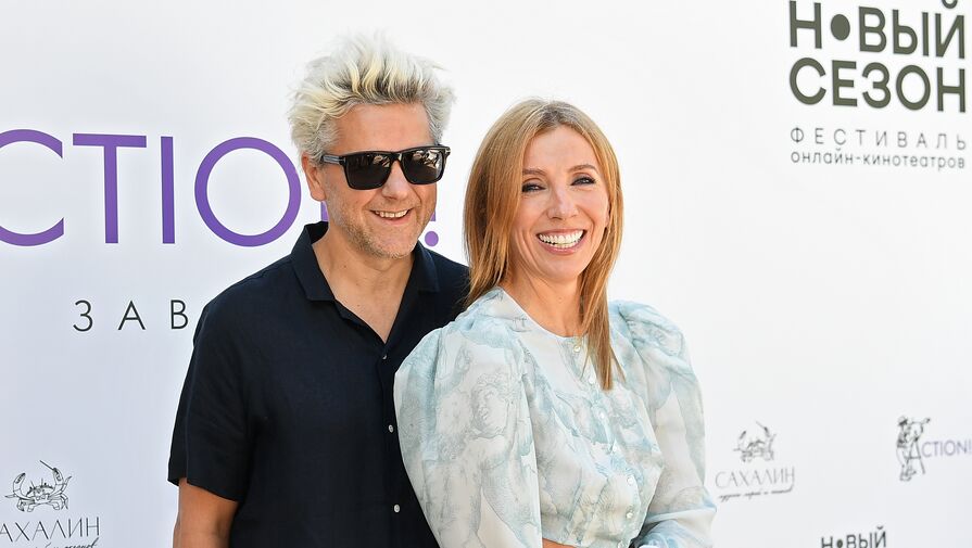 Ведущие Бондарчук и Утяшева опубликовали фото со свидания с мужьями