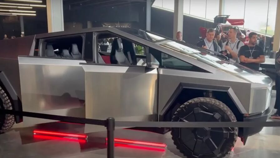 Electrek: журналистам показали новый прототип электрокара Tesla Cybertruck
