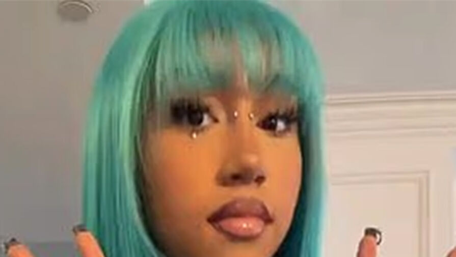 Дочь модели Ким Кардашьян Норт выложила видео с пирсингом на носу