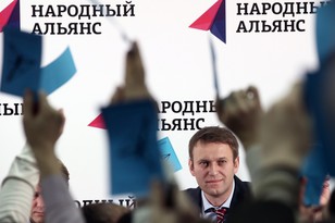 Оппозиционер Алексей Навальный был избран председателем партии «Народный альянс», сообщает...