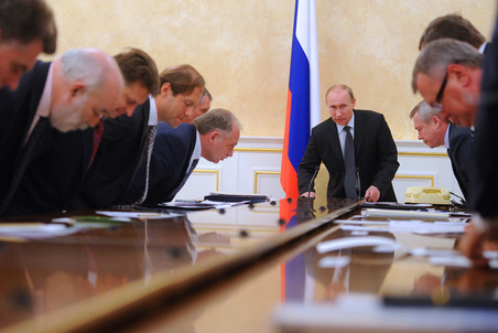 Путин провел совещание по ситуации на заводах БАЗ и ТагАЗ
