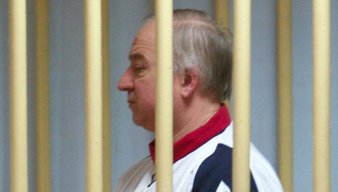 Полковник запаса Сергей Скрипаль, обвиняемый в шпионаже, в зале Московского окружного суда, 2006 год...