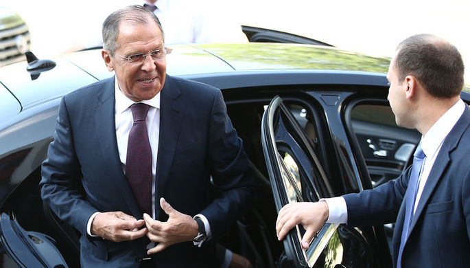 Глава МИД России Сергей Лавров перед началом встречи с министром иностранных дел Белоруссии...
