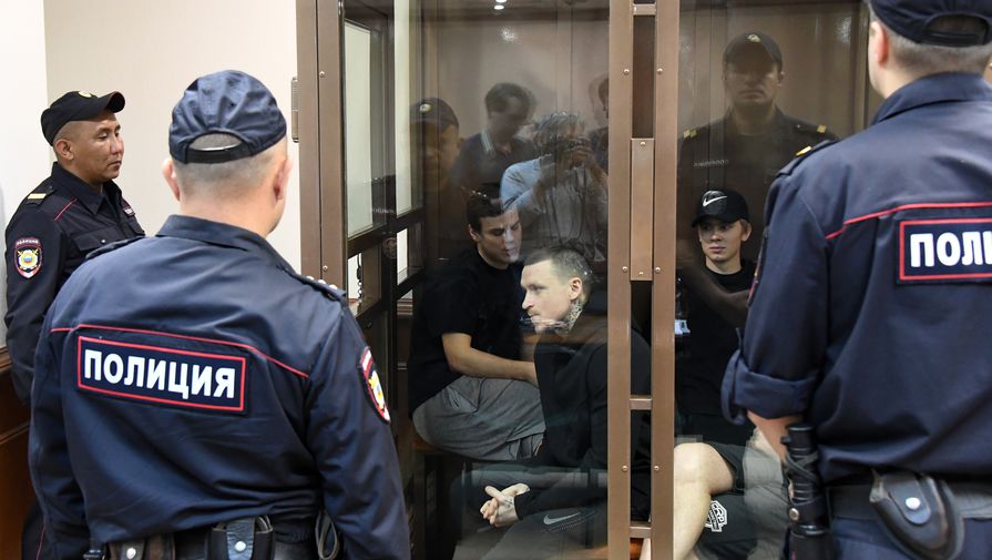 Футболисты Александр Кокорин и Павел Мамаев