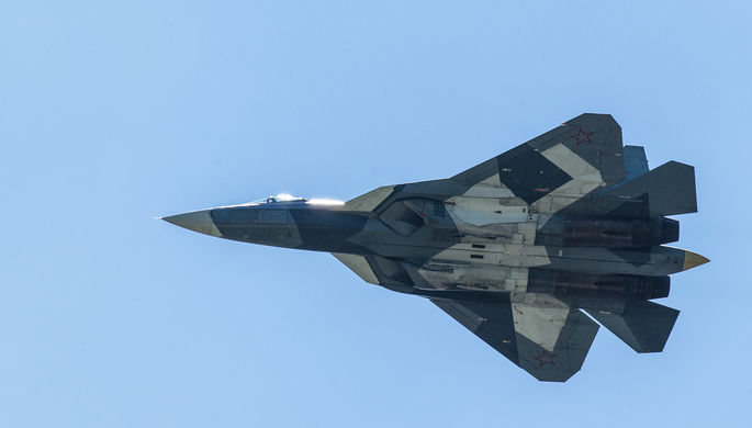 Российский многофункциональный истребитель пятого поколения Т-50 на Международном...