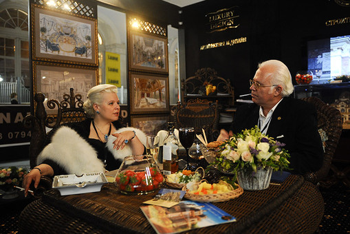 ������� ����������������� ����� �� ������ &ndash; ����������, � ������ &ndash; ���������