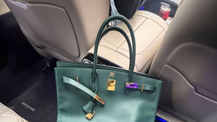 Блогерша Ида Галич выложила фото с сумкой стоимостью более 1,5 млн рублей