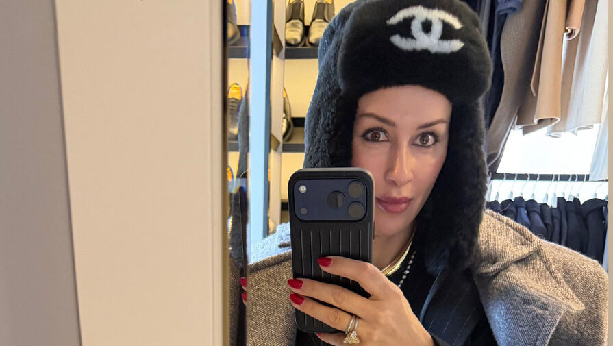 Бизнесвумен Тина Канделаки показала образ с шапкой-ушанкой