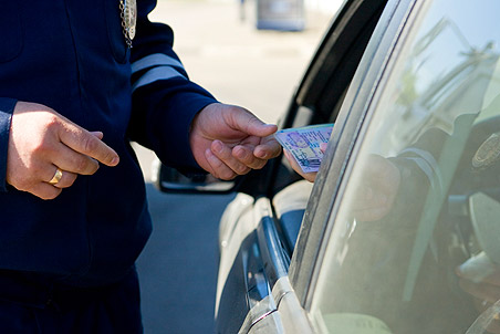 Traffic cop under house arrest for taking bribe from kidnapper