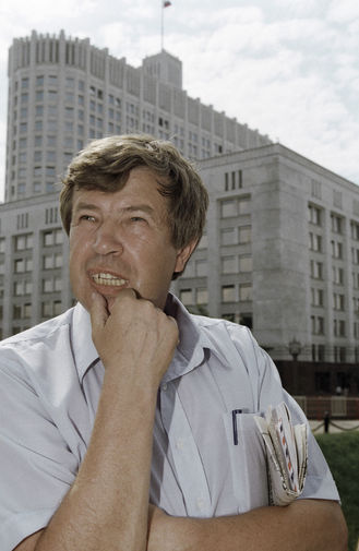Виктор Анпилов на площади у Белого дома в Москве, 1998 год