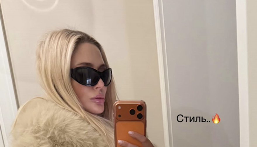 Актриса Наталья Рудова снялась в шубе без одежды