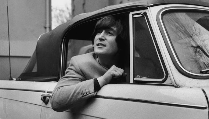 Во время учебы в школе 16-летний Леннон создал скиффл-группу The Quarrymen, в которую пришли играть...