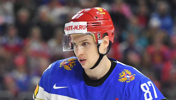 Игрок сборной России Вадим Шипачев в матче группового этапа чемпионата мира по хоккею 2017 между...