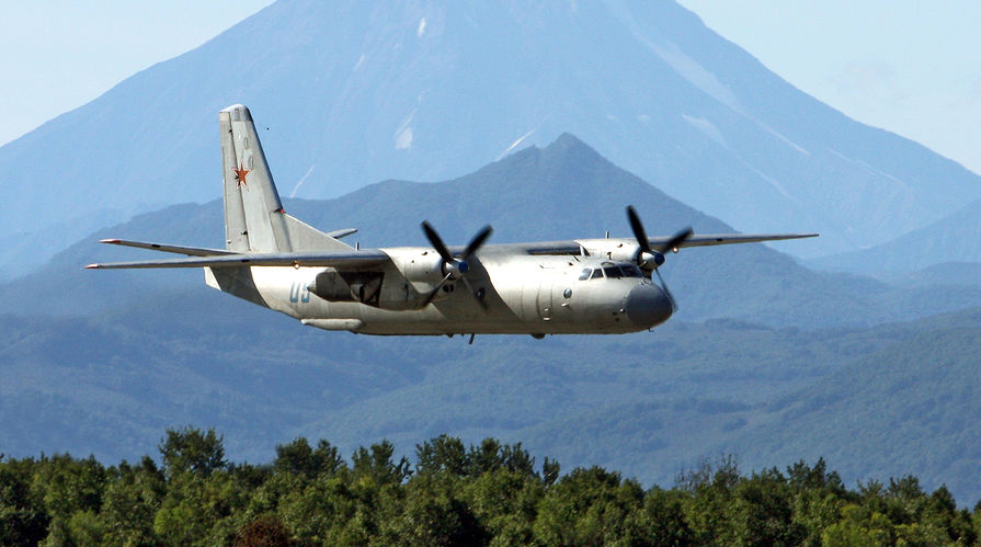 Военно-транспортный самолет Ан-26, архивный снимок