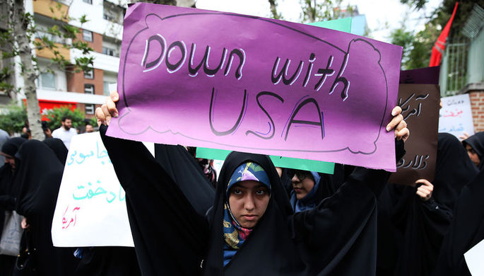 Антиамериканский митинг перед зданием бывшего посольства США в иранском Тегеране, 9 мая 2018 года