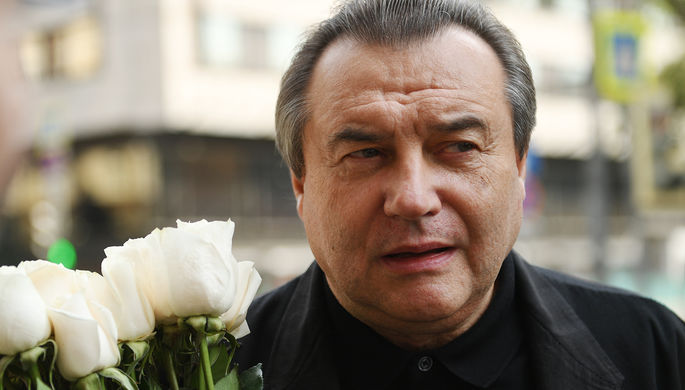 Режиссер Алексей Учитель на церемонии прощания с актрисой Верой Глаголевой в Центральном доме кино в...