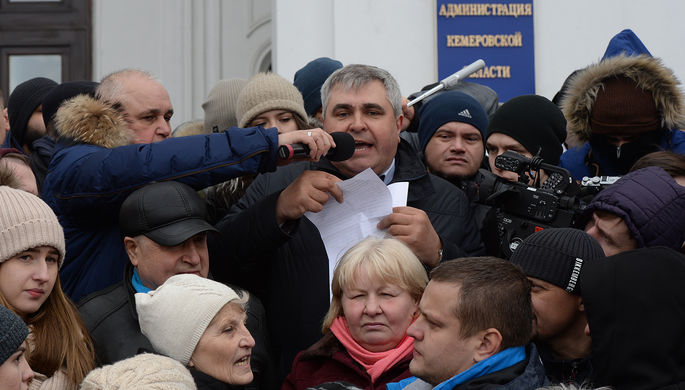 Вице-губернатор Кемеровской области Сергей Цивилев и первый замгубернатора региона Владимир Чернов...