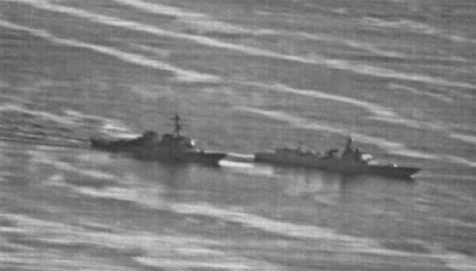 Сближение китайского корабля Luyang с американским эсминцем USS Decatur в Южно-Китайском море, 2...