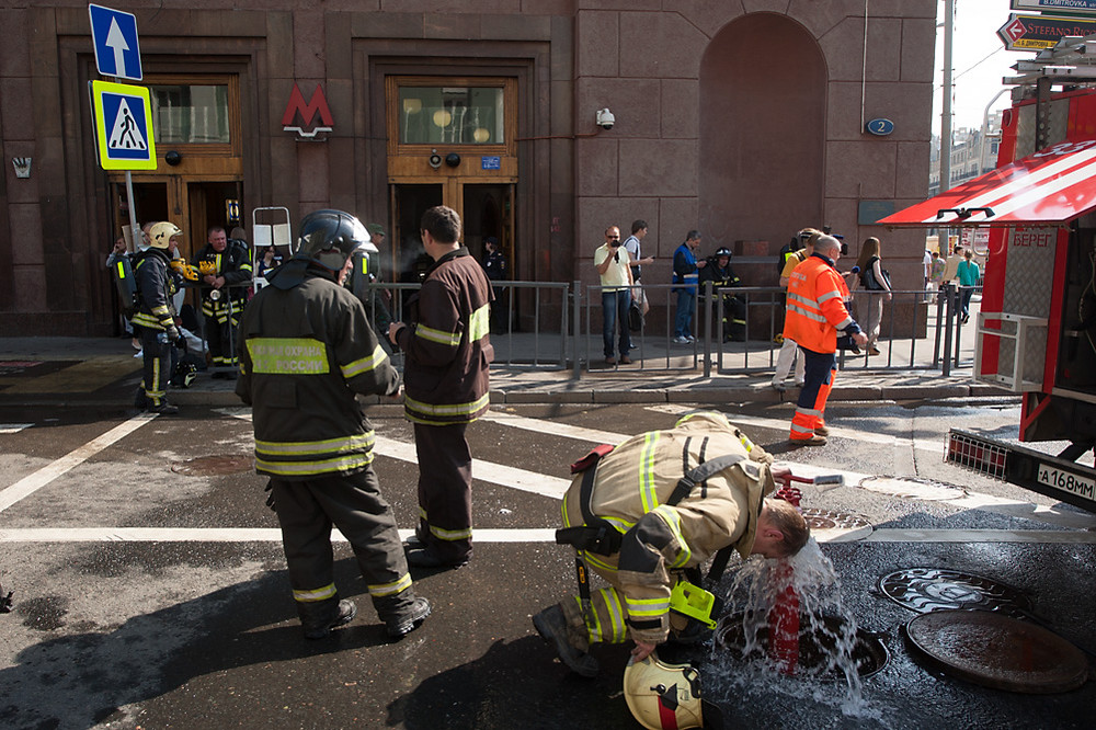 Пожар в московском метро (фоторепортаж) - фото 5