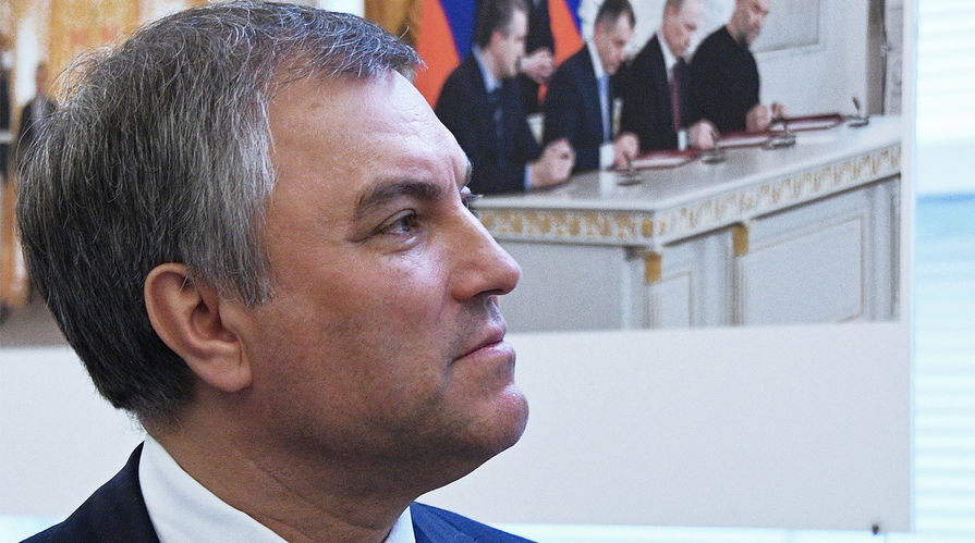Председатель Госдумы Вячеслав Володин на фотовыставке "Крымская весна" в Госдуме, март 2017 года