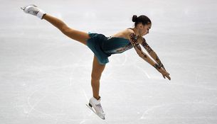 Ксения Синицына (Россия) выступает в произвольной программе финала Гран-при по фигурному катанию сезона 2019-2020 в Турине.