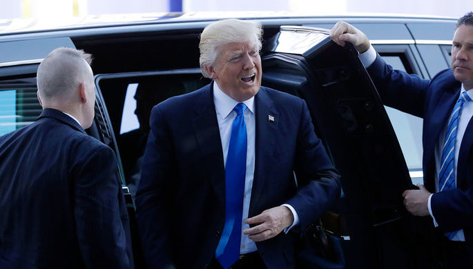 Президент США Дональд Трамп перед встречей с генсеком НАТО Йенсом Столтенбергом, май 2017 года