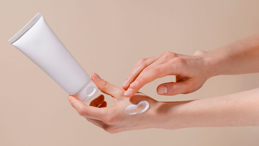 Косметолог Долматова: дефицит питания приводит к шелушению