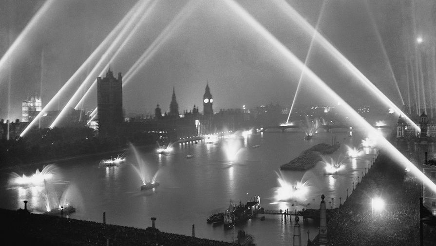 Ночной фейерверк в Лондоне, 8 июня 1946 года