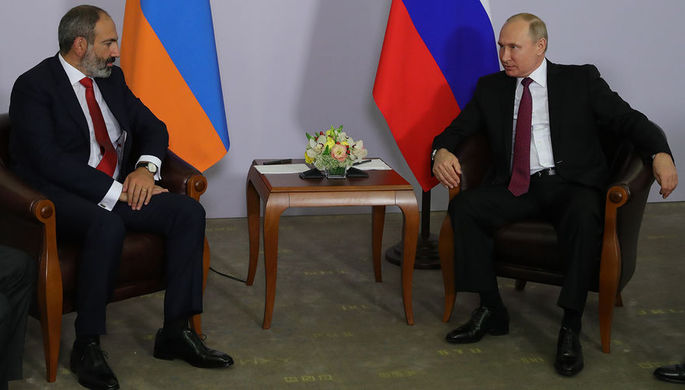 Президент России Владимир Путин и премьер-министр Армении Никол Пашинян во время встречи, 14 мая...