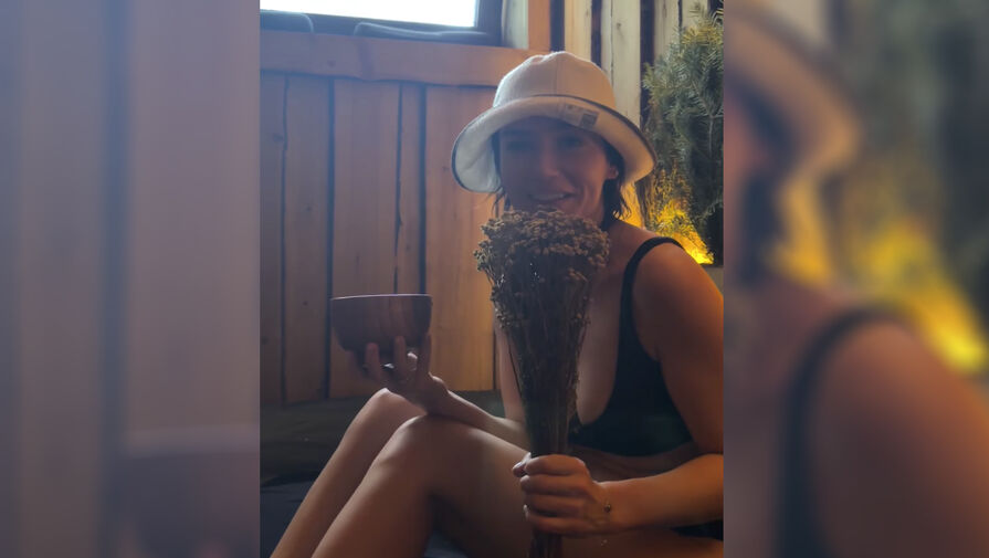 Певица Ольга Серябкина в купальнике снялась в бане