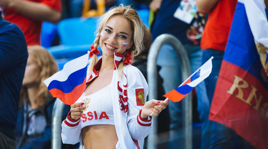 Болельщица во время матча в рамках чемпионата мира по футболу, июнь 2018 года