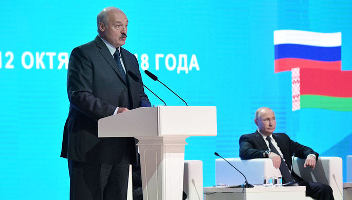 Владимир Путин и президент Республики Беларусь Александр Лукашенко во время встречи в Могилеве, 12...