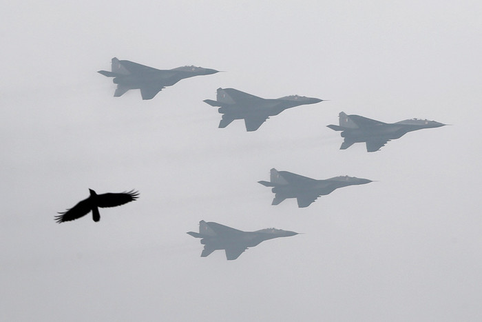 Самолеты МиГ-29 во время военного парада в честь Дня республики в Нью-Дели