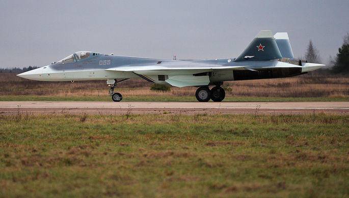 Многоцелевой истребитель пятого поколения Т-50 в подмосковном Жуковском, 2013 год