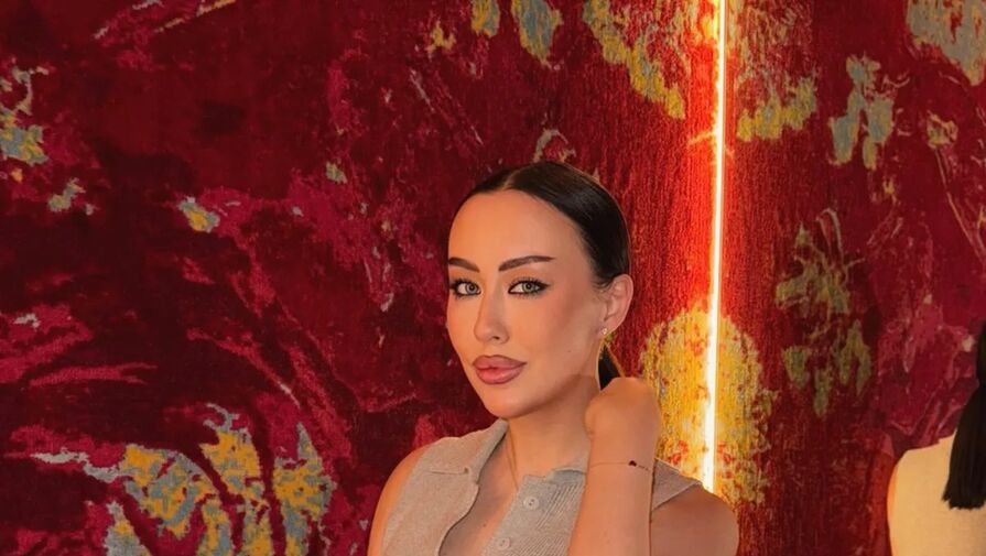 Внучка ведущего Маслякова Таисия выложила фото с сумкой за 3 млн рублей