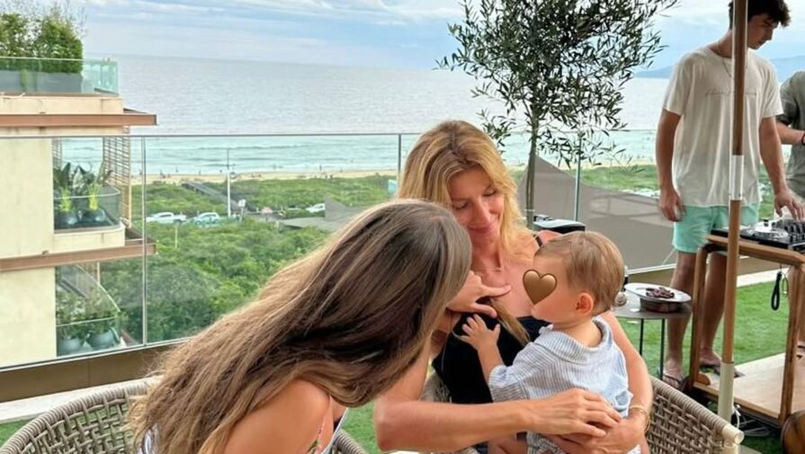 Супермодель Жизель Бюндхен выложила фото с подросшим сыном от Хоакима Валенте