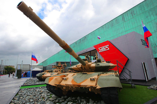 Танк Т-90 СМ представлен на выставочной площадке «Уралвагонзавода» на выставке вооружений «Евросатори» в Париже