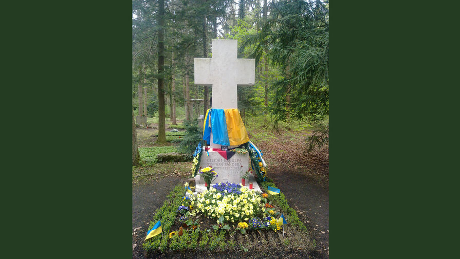 Могила Степана Бандеры в Мюнхене, 2014 год