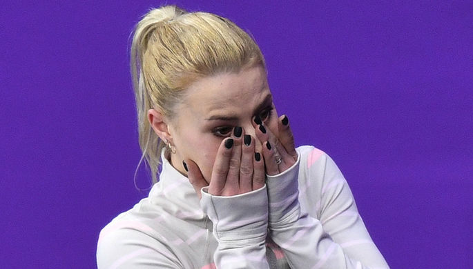 Евгения Тарасова после окончания выступления в произвольной программе парного катания на...