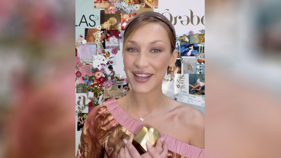 Модель Белла Хадид в топе со спущенным плечом снялась для рекламы духов