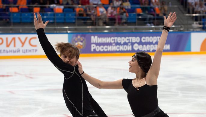 Елена Ильиных и Руслан Жиганшин во время открытого проката сборной России в Сочи